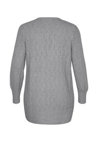 Grauer Strickpullover mit einem strukturierten Blattmuster, langen Ärmeln und einem gerippten Saum. Entworfen mit einem runden Ausschnitt und einer lässigen Passform.