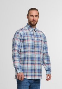 Koszula w kratę z guzikami w odcieniach niebieskiego, zielonego, czerwonego i białego. Długie rękawy, klasyczny kołnierz i luźny krój. Zapięcie na guziki z przodu.