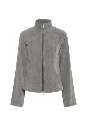 Sivá kordurová bunda s vysokým golierom, dlhými rukávmi a predným zipsom. Má priliehavý dizajn s jemnou textúrou a vertikálnymi pruhmi.