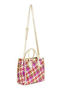 Geflochtene Handtasche mit einem mehrfarbigen Muster in Rosa, Gold und Beige. Glatte Lederelemente und zwei oberen Henkel. Verstellbarer Schulterriemen.