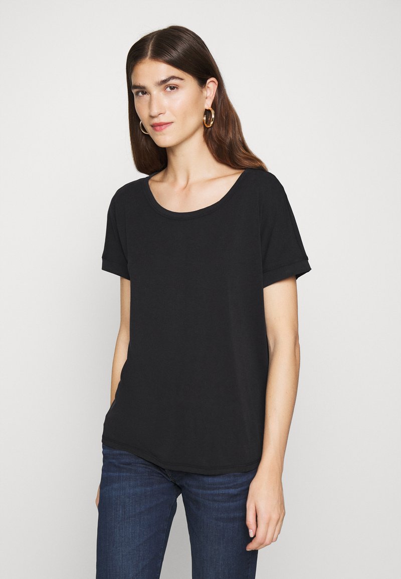 Damen T-Shirts | Moss Copenhagen FENYA TEE T-Shirt basic black/schwarz - UI83501 Damen T-Shirts | Moss Copenhagen FENYA TEE T-Shirt basic black/schwarz - UI83501