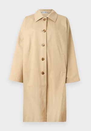Trench en coton beige avec une coupe droite, un grand col, quatre boutons marron et des poches latérales. Texture lisse et design minimaliste.