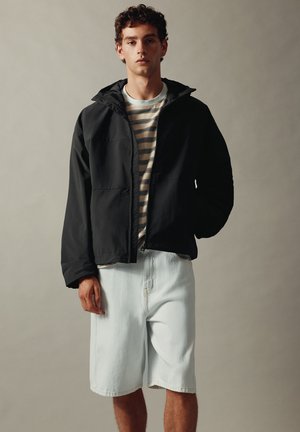 PULL&BEAR LIGHTWEIGHT HOODED - RAINCOAT - Veste imperméable - black