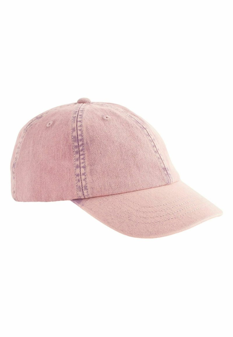 Rosa bomull baseballkeps med en krökt skärm, sömnadsdetaljer och ventilationshål. Texturerad tyg med en mjuk, urblekt finish.