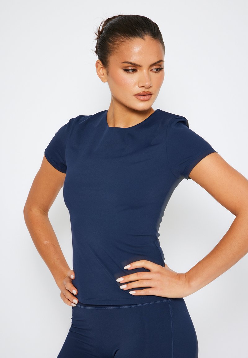 Mörkblå, kortärmad tränings toppen med rund halsringning, figurnära design och slätt, elastiskt tyg. Minimala sömmar och enkel stil.