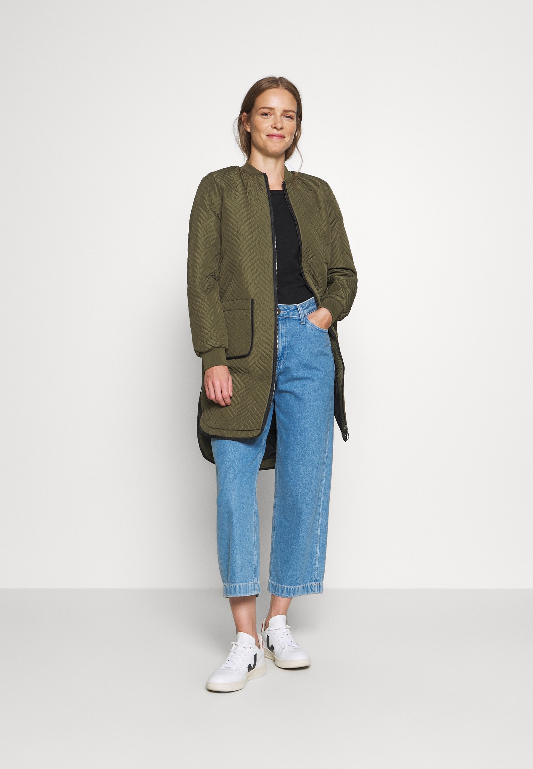 Kaffe KAMICA QUILTED COAT Kort kåpe frakk grape leaf Kaffe KAMICA QUILTED COAT Kort kåpe frakk grape leaf