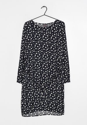 Navyblaue Polka-Dot-Kleid mit weißen Punkten. Lange Ärmel, runder Ausschnitt, entspannter Schnitt, gerafftes Detail an der Taille, leichtes Material.