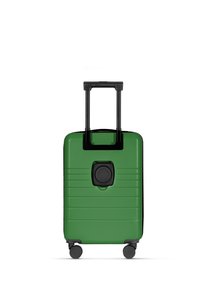 Grüner Hartschalenkoffer mit schwarzen Akzenten, verstellbarem Griff, strukturierten Oberflächen und vier drehbaren Rollen für Mobilität.