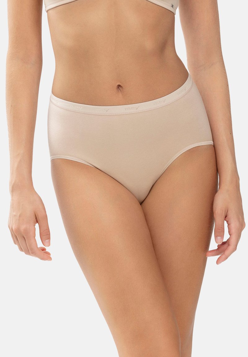 Beżowa bielizna wysoka w talii o gładkiej fakturze i elastycznym pasku, z subtelnym logo na taśmie.