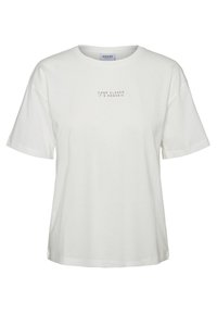 Bílá tričko z organické bavlny s volným střihem, krátkými rukávy a potiskem na hrudi, který zní: "PŘIJĎ BLÍŽ," JE TO ORGANICKÉ.