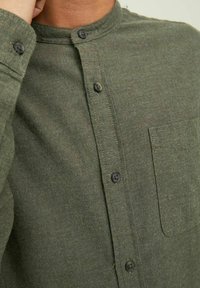 Jack & Jones JJEBAND MELANGE  L/S AU22 SN - Shirt - rosin