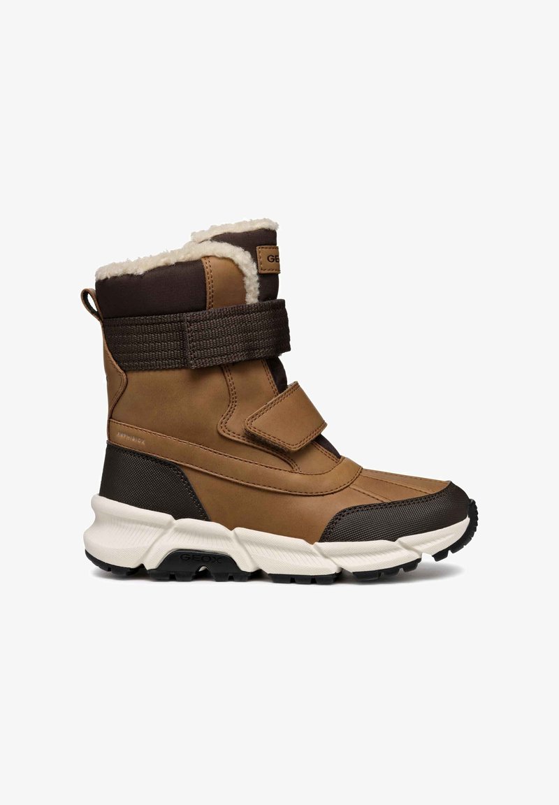 Botte d’hiver marron avec doublure en fourrure blanche, bout et talon noirs texturés, double fermeture velcro et semelle épaisse en caoutchouc blanc.