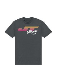 Tmavě šedé bavlněné tričko s logem s horizontálními pruhy v růžové a žluté barvě a bílým nápisem "JT Racing" v kurzívě.