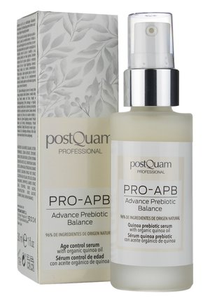 Botella y caja del sérum PostQuam PRO-APB Advance Prebiotic Balance con prebiótico de quinoa y aceite orgánico de quinoa, producto de cuidado de la piel para el control de la edad.