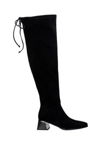 Botas negras por encima de la rodilla hechas de suave ante, con punta cuadrada y un tacón bloque metálico, y un lazo en la parte superior.