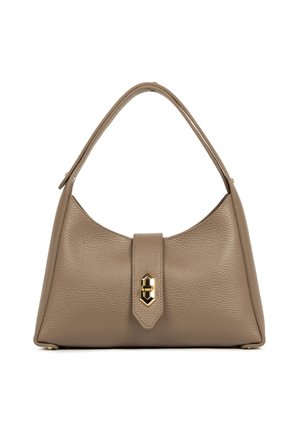 Borsa a tracolla in pelle effetto taupe con un manico superiore singolo e chiusura frontale in tono oro, esposta su uno sfondo bianco.