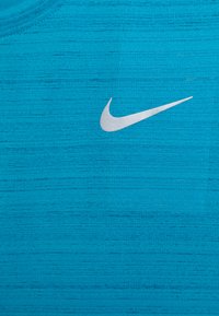 Nike Performance MILER UNISEX - T-shirt desportiva - laser blue