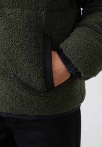 Pier One Winterjacke - teal/black