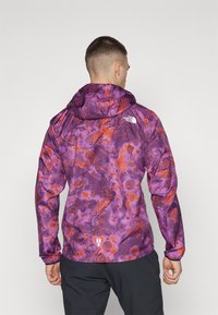 The North Face HIGHER RUN JACKET - Tuulejope - vivid flame