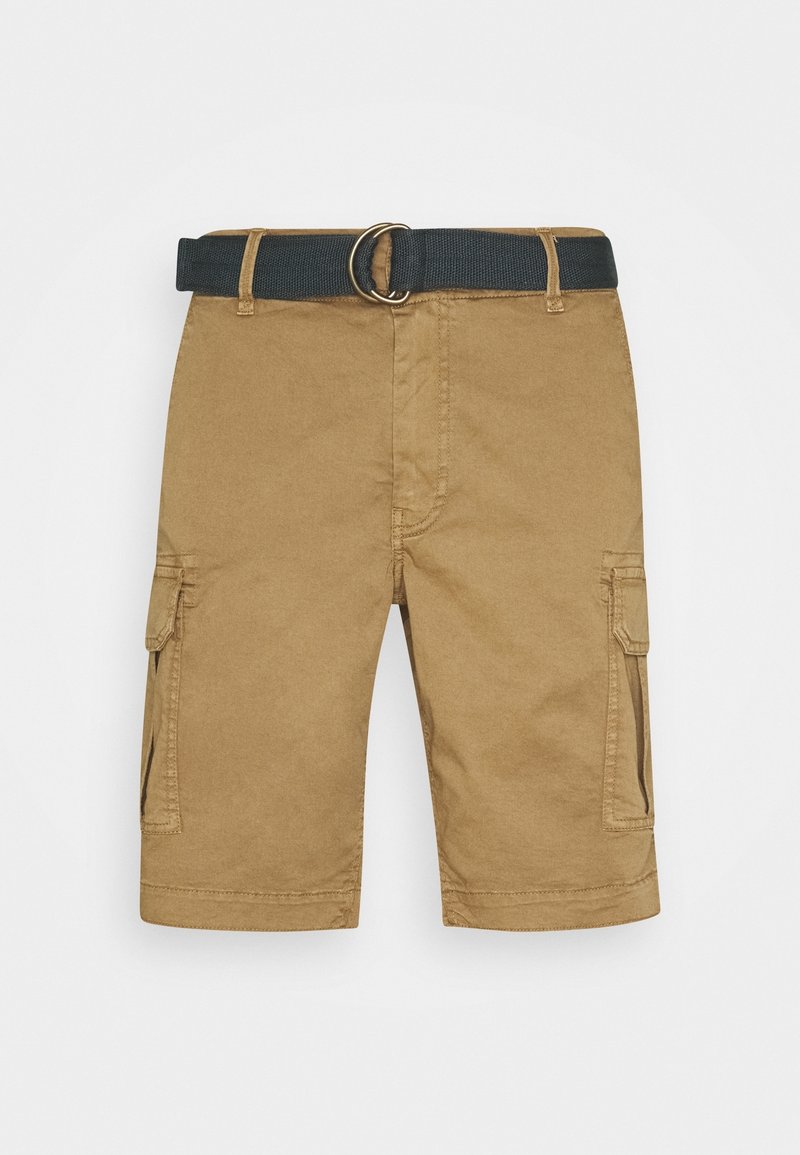 Shorts cargo couleur beige fabriqués en tissu résistant, avec deux poches latérales, des passants pour ceinture, et une ceinture noire avec une boucle métallique ronde.