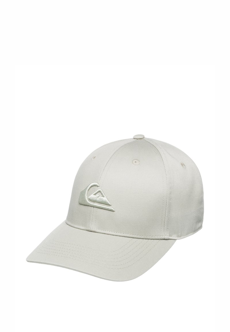 Gorra de béisbol color beige claro hecha de tela, con una visera curva y un logotipo bordado en un color pálido a juego en la parte frontal.