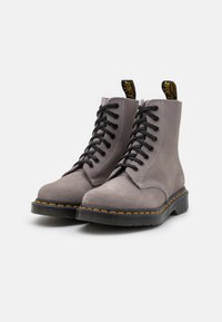 Dr. Martens Šněrovací kotníkové boty - grey