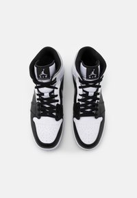 Jordan AIR JORDAN 1 MID - Sapatilhas de cano alto - black/light solar flare heather/white