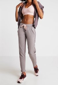 Under Armour Träningsbyxor - taupe