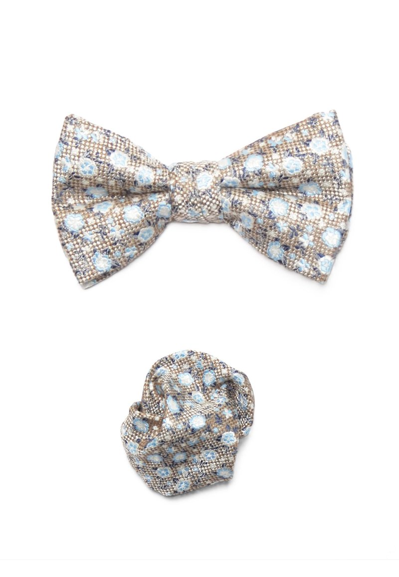 Fliegen und passendes Einstecktuch aus strukturiertem Stoff mit einem kleinen blauen Blumenmuster auf beigeem Hintergrund.