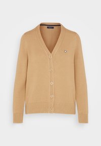 Beige strikket cardigan med V-udskæring, knapper foran, ribbet kant og manchetter samt et lille logo på brystet.