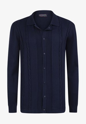 Marinblå strikket cardigan med knaplukning, kabelstrik design, lange ærmer, krave samt ribbede manchetter og kant.