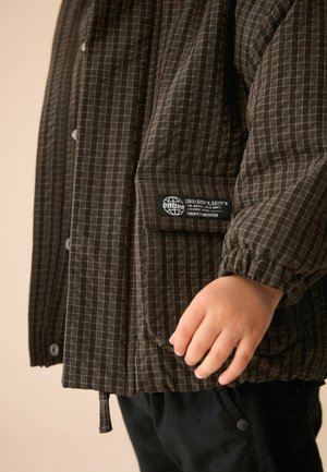 Next, REGULAR FIT - UTILITY ANORAK - Ľahká bunda - brown check