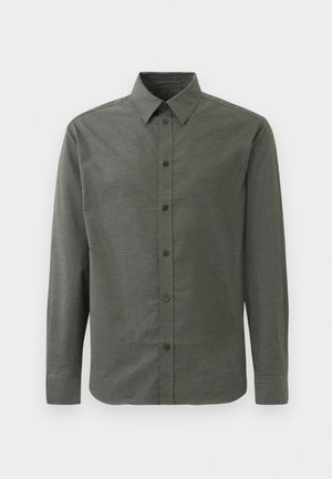 Chemise à manches longues boutonnee de couleur vert foncé, fabriquée en tissu texturé. Dotée d'un col classique et de cinq boutons sur le devant.