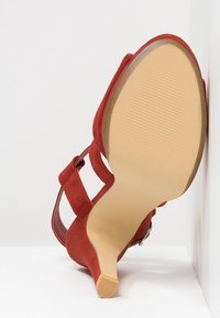 Pier One Sandali con tacco - red