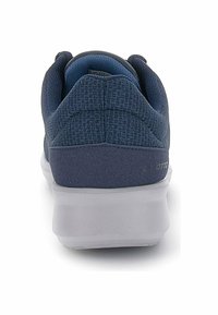 Pantofi sport bleu marin cu parte superioară din plasă texturată, guler căptușit și talpă albă ușoară. Au un logo pe călcâi.