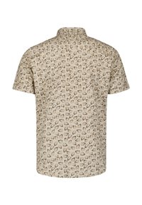 Korte mouwen overhemd van beige stof met een herhalend schelpenpatroon. Het shirt heeft een kraag en een ontspannen pasvorm met een rechte zoom.