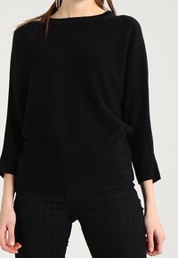 ONLY Stickad tröja - black