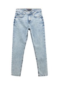 Jeans de mezclilla azul claro con diseño ajustado. Presentan un cierre de cremallera, cinco bolsillos y un leve desgaste para dar textura. Corte recto en las piernas.