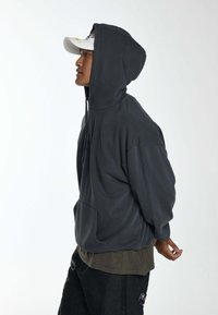 Thumbnail Image 9