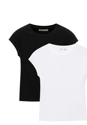 Zwei kurzärmlige T-Shirts mit Rundhalsausschnitt, eines schwarz und eines weiß, überlappend vor weißem Hintergrund.