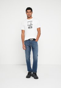 Diesel - T-shirt z nadrukiem