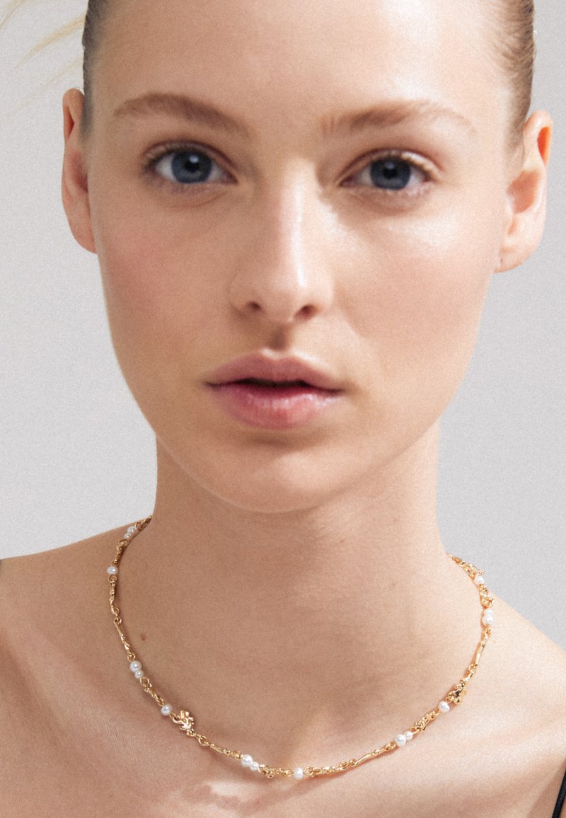 Pilgrim FOCUS - Verižica - gold-coloured