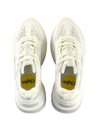 Sneaker blanche avec une tige texturée, ornée d'accents en strass, d'une languette rembourrée et d'un logo jaune sur la semelle intérieure. Design de semelle arrondie.
