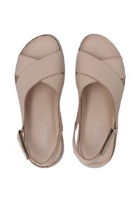 Naakte cross-strap sandalen van soepel synthetisch materiaal, met een geïnstalleerde en gevoerde binnenzool en een gespsluiting aan de zijkant.