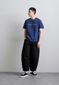 Helmut Lang COCOON GALLERY - Avar lõikega teksad - black