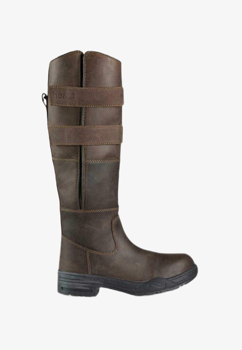 Botte haute en cuir marron jusqu'au genou avec deux brides horizontales et des détails de couture. Elle est équipée d'une fermeture éclair latérale et d'une semelle en caoutchouc texturée.