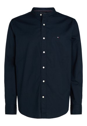 Tmavomodrá košeľa na gombíky s pásikovým golierom, dlhými rukávmi a bielymi gombíkmi; na hrudi má malé logo. Bavlnená tkanina.