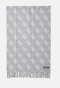 Écharpe grise avec un motif de logo blanc répétitif, bords frangés, et "GUESS" brodé en noir dans le coin inférieur droit.