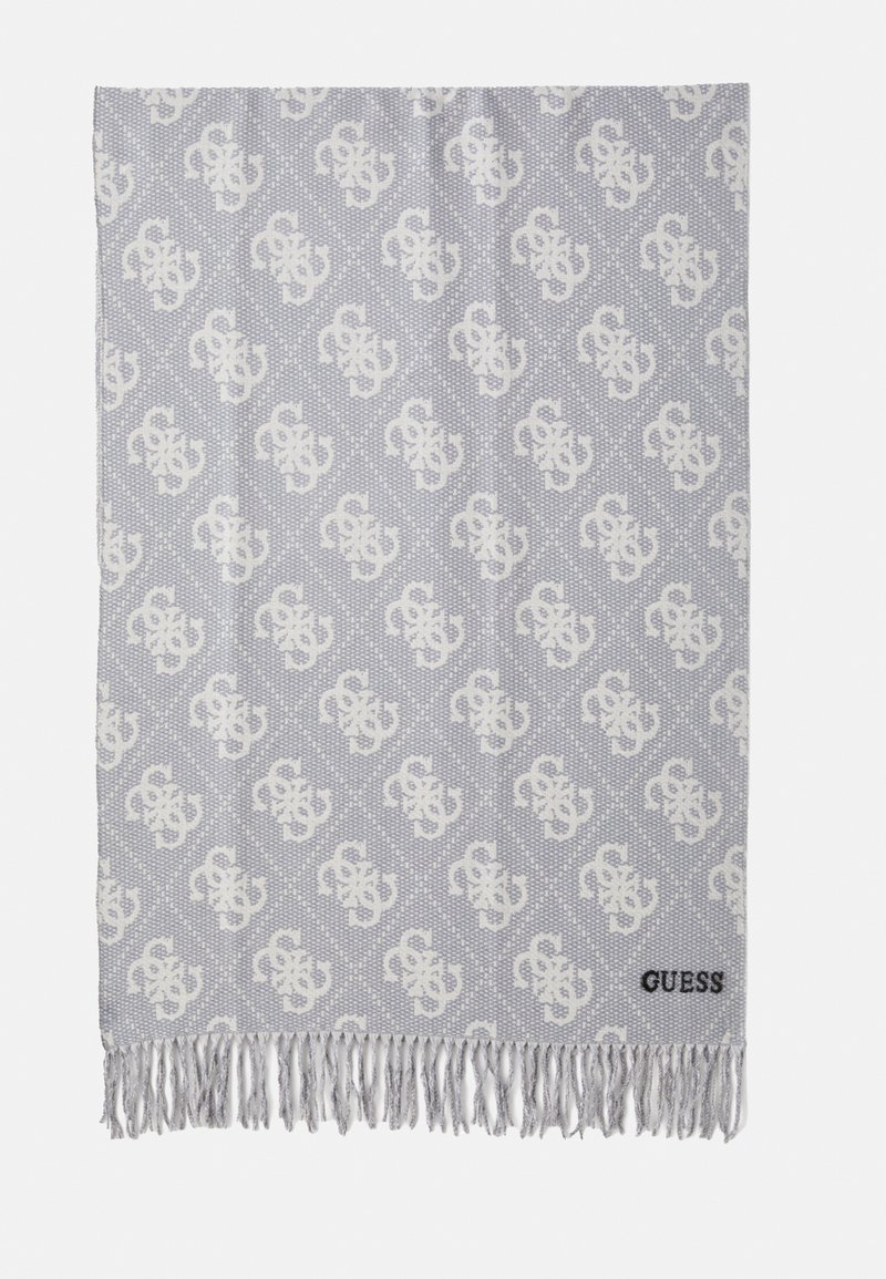 Écharpe grise avec un motif de logo blanc répétitif, bords frangés, et "GUESS" brodé en noir dans le coin inférieur droit.