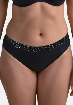 Slip di bikini neri con una texture liscia, dotato di una fascia decorativa con accenti circolari in vita. Design semplice e senza cuciture.